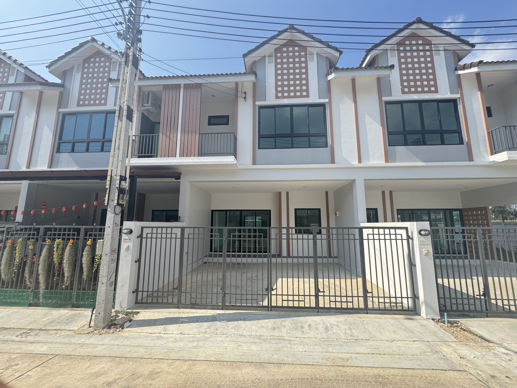 东区双层联排， 占地 92平米起，3卧3卫，生活区， 靠近 Tara - Property photo 3